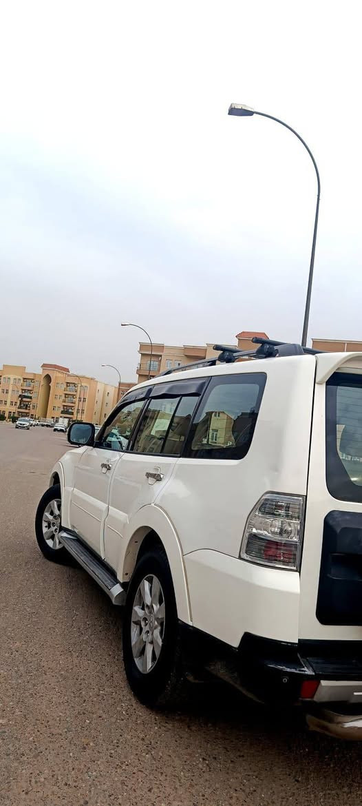 باجيرو للبيع موديل ٢٠٠٩ حبتور فول مواصفات لون أبيض رقم بغداد مكفولة من صبغ وتبديل فقط بارد السيارة بأسمي مكان بسماية السعر ١٢٥ وبيهه مجال للاتصال(***********)
