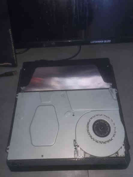 السلام عليكم 
بلي فور سلم للبيع
نظام 13:2
ذاكره 512
جهاز نظيف كلش 
ما داخل صيانه ابد 
تجي تفحص انطيك ضماد بل جهاز اي واحد يملك مفتوح اخذه بلاش
جهاز كامل ملحقاته 
كيبل شحن يده كيبل HD كيبل بورً
سعر راح يكون200 الف وبي مجال 
العنوان المنصور 
الرقم ***********
