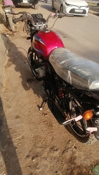 دراجه بوكسر 21 أوراق و مرقمه جاهزه ( لوحه و سنويه ) سعرها 600 وبيها مج...