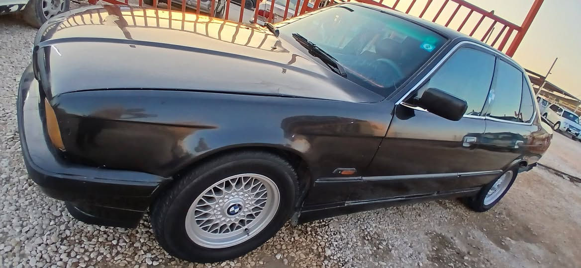 525 اصل بليته وسنويه مسكر تك فانوس غاز بانزين فتحه سلايت شغال 5ويل خليه كير اوتو 4جام كهرباء  كشنات جلد لايت زنون تخم تاير تبريد شغال كير محرك كفاله كلوب جنطه كلوب داخل كله شغال كيج حماوه بانزين  رون كيلو متر كلها شغال سنويه بأسمنه الهزه ماصاقطه مديل 1990 صبخ عام للجماليه *********** السعر 60 وبيها مجال مكاني نجف رقم  السياره بغداد انكليزي
