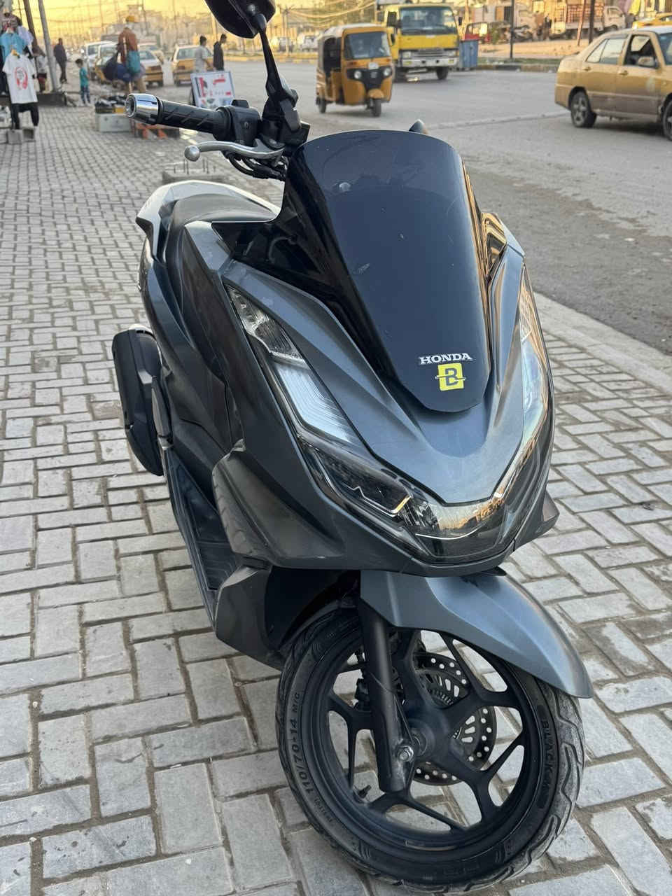 سلام عليكم هوندا pcx
بحاله الوكاله من معرض حمودي السيد نازله 
سعره 16 وبيهة مجال حك الجيه 
مكاني بغداد مدينه الصدر 
رقمي ***********
