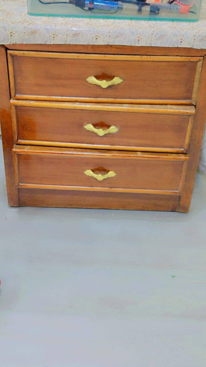 السلام عليكم عندي غرفه نوم  سعرها 650  *********** وهذا الرقم بي واتساب
