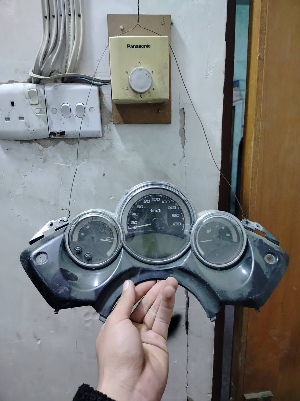 السلام عليكم دشبول 2011 ابيض نضيف ماشي اربعينات مكاني بغداد مدينه الصدر رقم ***********
