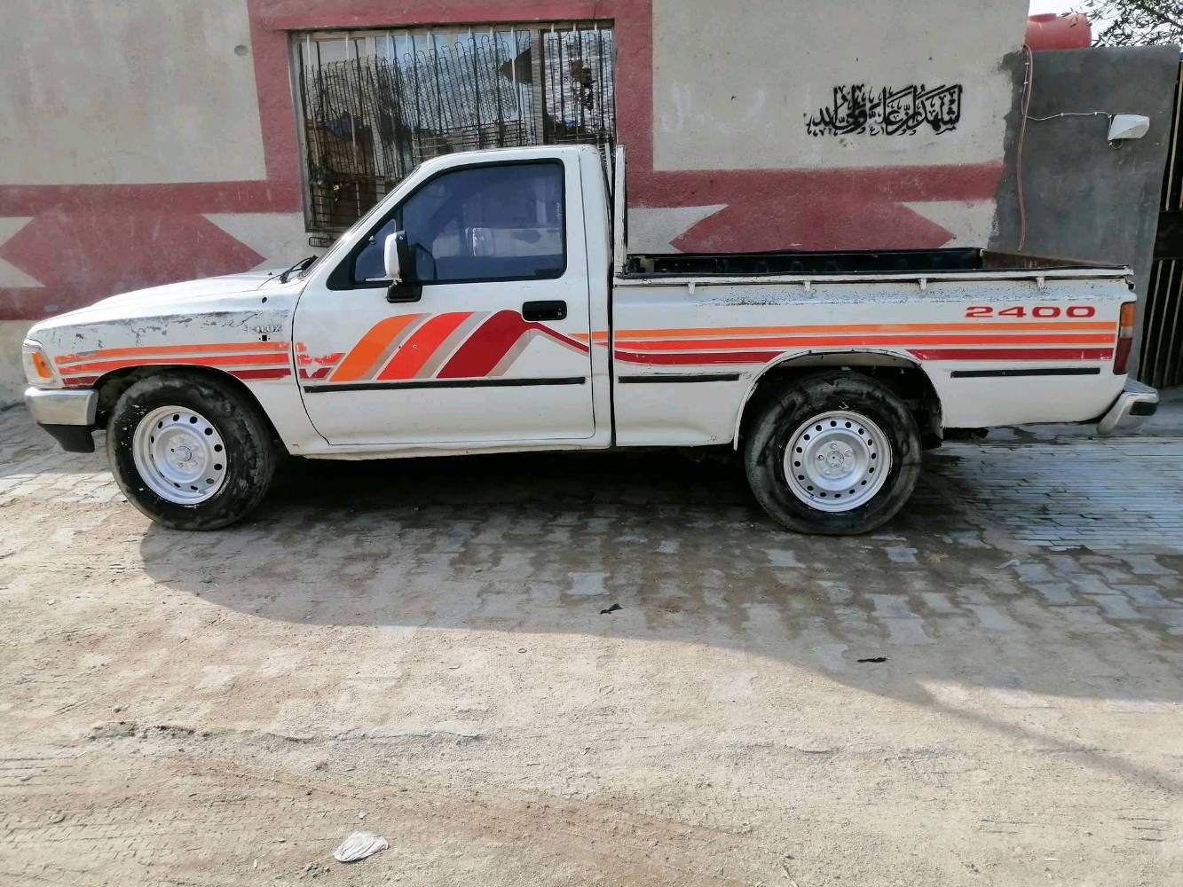 سياره تويوتا موديل ١٩٩١ بسمي مشروع وطني رقم واسط كامله ما بيها اي نقص  عل البلاد ما مصبوغه مكفوله كير ومحرك واكسن ومن الكص والحادث كهربائيات شغاله السعر 50 وبيها مجال العنوان البصره المركز للاتصال على الرقم ***********