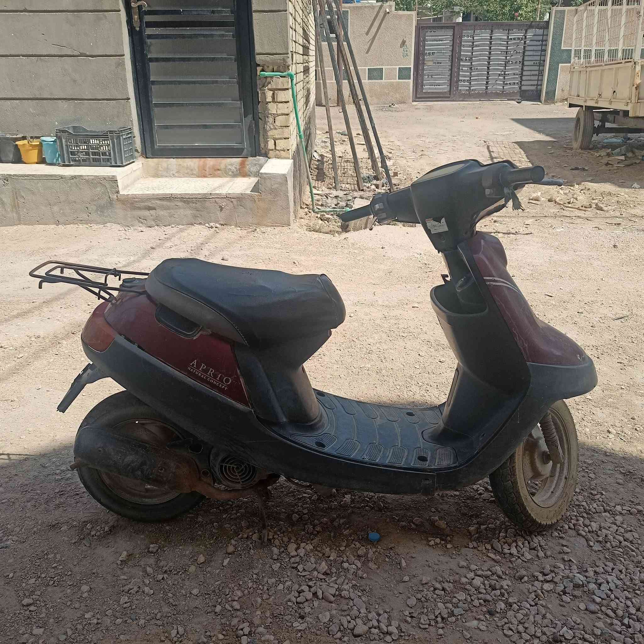 السلام عليكم 
السعر 250الف وبيها مجال
رقم***********

