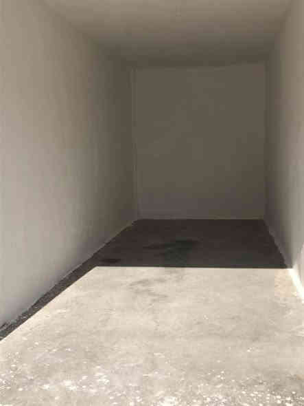 محلين للايجار خلف شارع البستان في الكماليه نزال المحل ٧ والعرض ٣ وترك امام المحل ٧ 
للتواصل على الرقم : ***********
