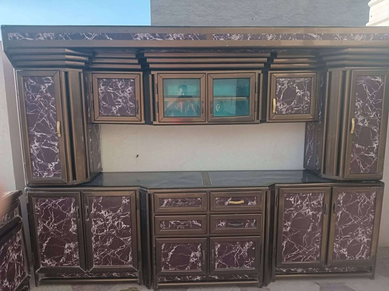 كاونتر كامل مع سنك المنيوم السعر ٣٠٠ بي مجال
*********** رقم الهاتف لشراي 
عنوان الصوفيه شارع ٤٠
