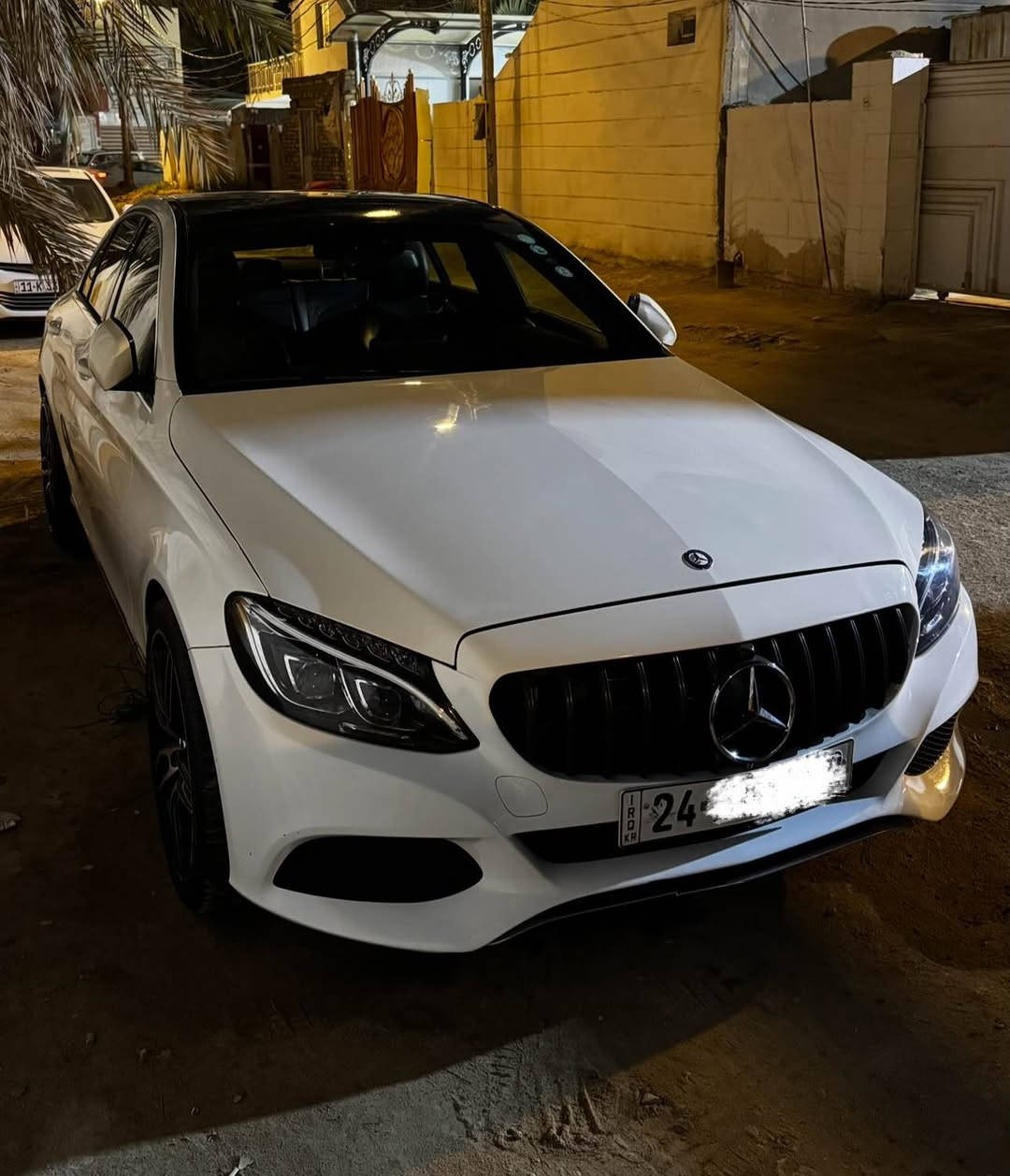 مرسيدس بنز c-class 
 C300 2016 
سياره جديده جداً من انظف السيارات بالعراق بهاي الفئه 
فول مواصفات للاخير 
صفر مسج بدون اي اشعار 
مكفوله كفاله عامه من الضربه والصبغ والتبديل 
سياره ادامتها كلها بالشركه زيوت وبطاريه وحداديه كله جديد بالوكاله برغي مابيها نقص 
رقم جديد وهزه ٢٠٢٦ تحويل مباشر 
للاستفسار *********** ديوانية, القادسية
