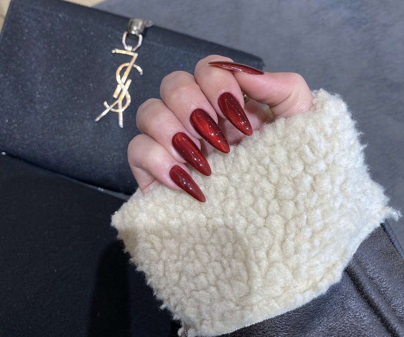 مساء الخير بنات
عروض رأس السنه مستمرة إلى ١/١ 
يومياً استقبل كل حجوزات الاضافر والرموش 
من الساعه ١٢ص إلى الساعه ١٠ م 
للحجز ***********
العنوان حي القاهرة مقابل سوق علي نعمة 
العروض على أقسام الشعر الاضافر الرموش والبشرة 🩷❄️
Spa Manar Beauty
