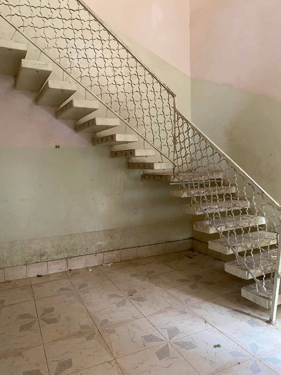 بيت ايجار مساحته 350
حي المعلمين تجنيد القديم

استفسار 

***********
