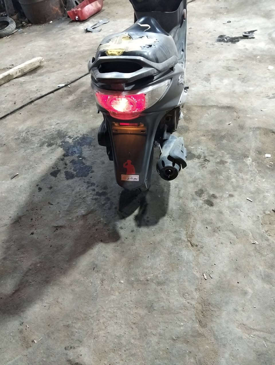 السلام عليكم جي فور للبيع شغاله كاله سلف ما عده دشلي الهندر مكسور بس تشتغل سلف 350 حي الزهراء قرب جامع الاخره ***********
