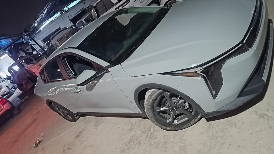 السلام عليكم كيا كي فور موديل 25حاليا بدبي حادثهه بنيد فقط دواخل كفاله بدون شاصي بدون لغد بدون كلشي صور حادث بلمنشور  مكينه 2000  لون مميز تستلم بسفوان السعر  بدون كمرك تفيد العنده كتاب شهداء 140 للتواصل ***********
