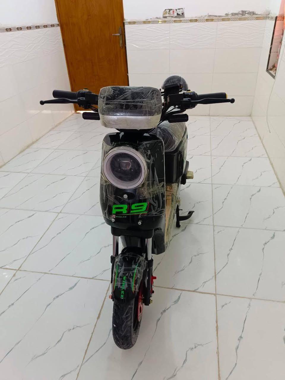 سلام عليكم شباب دراجه ار 9 مديل 2026وينلي دراجه نضيفه وغراضها كامله مكمله صار شهر من خذيتها دراجه اي نقص مابيها رايدها ب550وبيها مجال قليل مكاني بصره ***********
