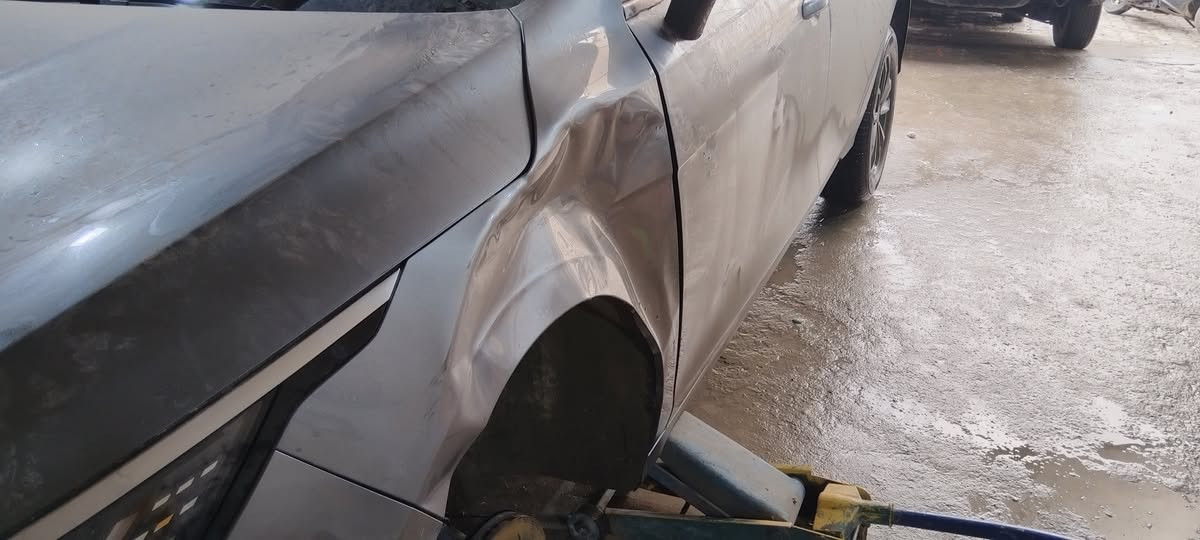 كراج الأخوين سمكره وصبغ سيارات العنوان كورنيش قرب بسمه مول قبل شغل وبعد شغل ***********
