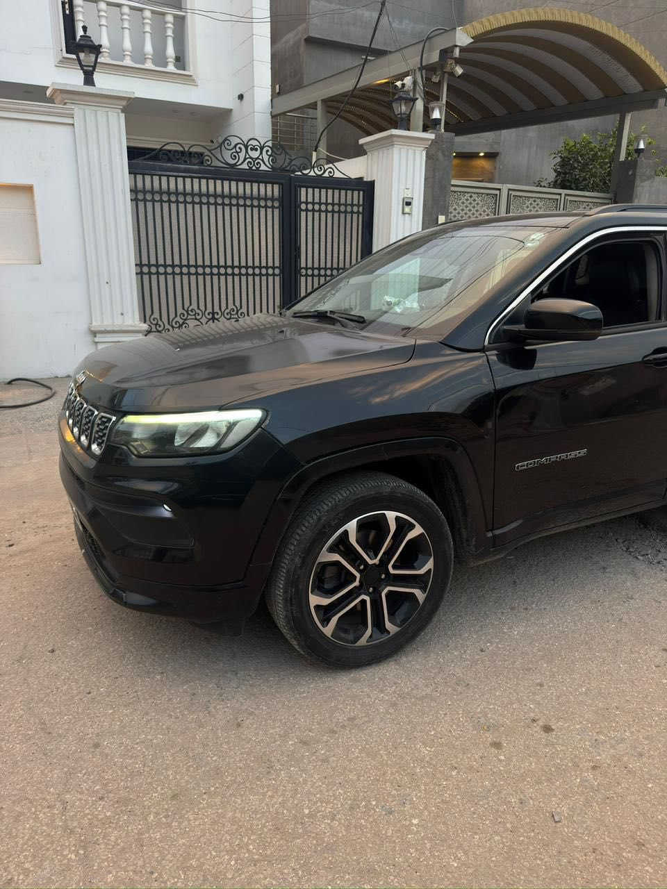 ‎النوع : جيب كومباس لمتد Jeep Compass Limited
‎الموديل : 2022 الشكل الجديد

‎اللون : اسود

‎السعر 150$ ورقه بيه مجال

‎عداد المسافة :25 الف ميل بس 

‎حجم المحرك : 4 سلندر ( 2.4L )

‎ناقل الحركة : گير اوتوماتيك وعادي من 8 سرعات

‎ملاحظة :

‎المواصفات : Limited

‎دفع رباعي
‎شاشة كبيرة
‎كشنات جلد تدفئة وتبريد 
‎كشن سائق تحكم كهربائي
‎هيتر ستيرن
‎تحكمات ستيرن جهتين
‎تبريد وتدفئة قطعتين امامي وخلفي
‎مثبت سرعة ذكي تفاعلي
‎رادارات امامي وجانبي
‎نظام نقطة عمياء
‎جنطة كهرباء شفط
‎شحن لاسلكي 
‎بصمة أبواب وتشغيل وجنطة
‎تشغيل عن بعد
‎قيادة ذاتية
‎اوتو ستوب توقف تلقائي
‎نظام تحديد مسار
‎سايد بريك بصمة
‎مانع انزلاق
‎وبقية المواصفات المعروفة
‎ الضرر جاملخ الامامي و بنيد مبدل فقط  ايرباك الستيرن و الدشبول   

‎مكان السيارة بغداد
‎صور ضرر موجودة

‎للتفاصيل اكثر التواصل على رقم الموبايل او وتساب
السعر  150ورقه وبي مجال للشراي
*********** 
***********
