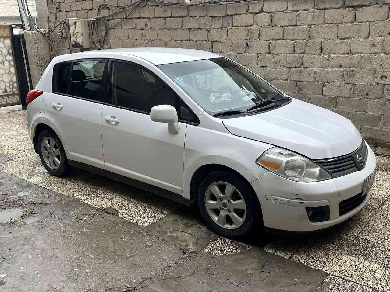 نيسان ڤيرسا للبيع السياره بدون ظربةوبدون صبغ فقط دعاميات صبغ السياره  كروز سرعه تدفئه تبريد شاشه اندرويد مضخم صوت امبي فاير وبيهه طخه صغيره بالجاملغ الامامي اليمنه السعر 85ورقه وبيه مجال للشراي 
الاتصال ***********
