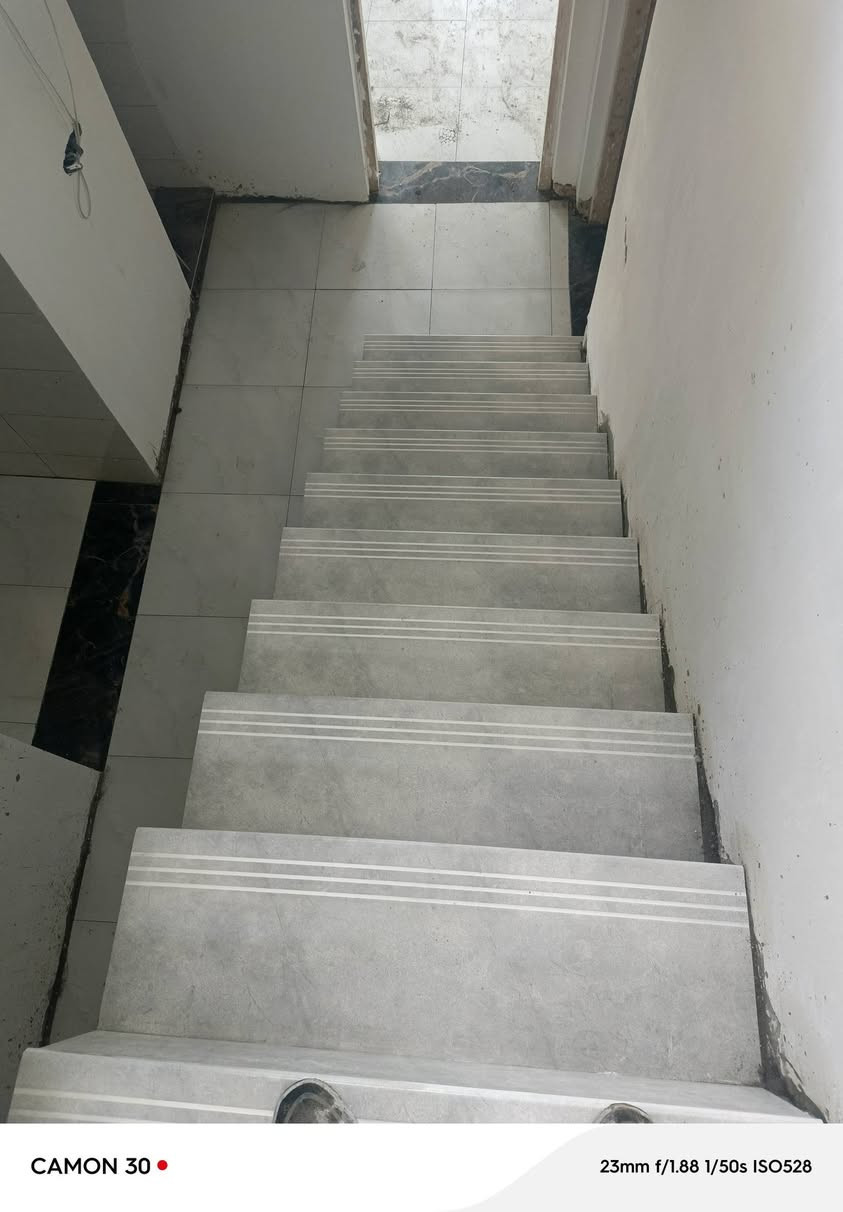 السلام عليكم
خلفه سيراميك وبورسلين متفرغ حاليا 
جدار _ ارضي _ درج 
عمل متقاً ١٠٠٪ ع ليزر 
***********___***********
