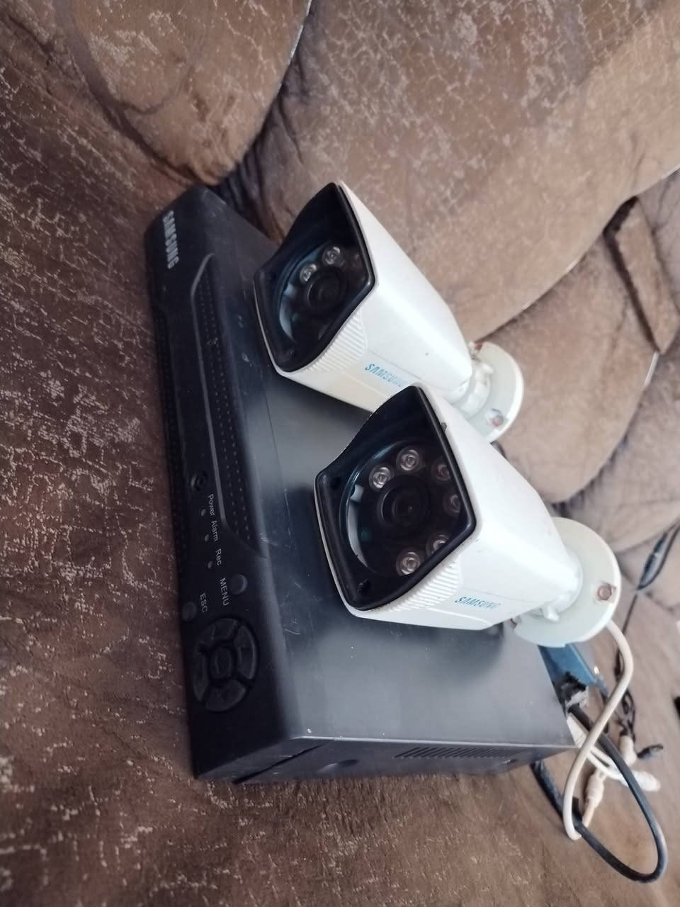 كامرات عدد ثنين مع جهازهن
شغالات شرط سعر 50 الف ***********
