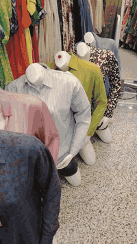 ملكانات نص جدد خمسه مكاني الكراده داخل شارع العطار مجمع الملكة رقمي ٠٧...