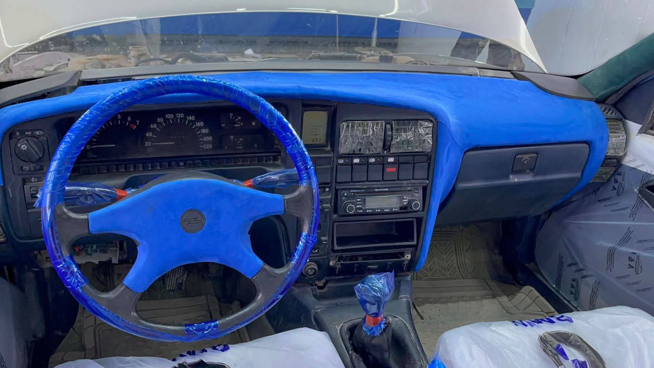 اوبل اوميكا 1992 شمباني
مكينه ٢٠٠٠ 
السياره مصبوغه عام لجماليا 
فتحه 
صدر جديد
 داخل صاج 
دوشمه جديد 
ويلكب جديد 
كير عادي 
بجم كامل وبلوجكترات مازدات سكنات كله جديد 
محرك عل ايدي جفته 
بك لايتاات جديد 
جامه أماميه جديده 
باتري ليوم شديته 
محرك جاهز 
رقم بابل مشروع وطني 

السياره حلوه وخير من الله ترايه حلو 
 
السعر ٣٨ وبيها مجال 
مكاني بغداد التاجي 
***********
***********
