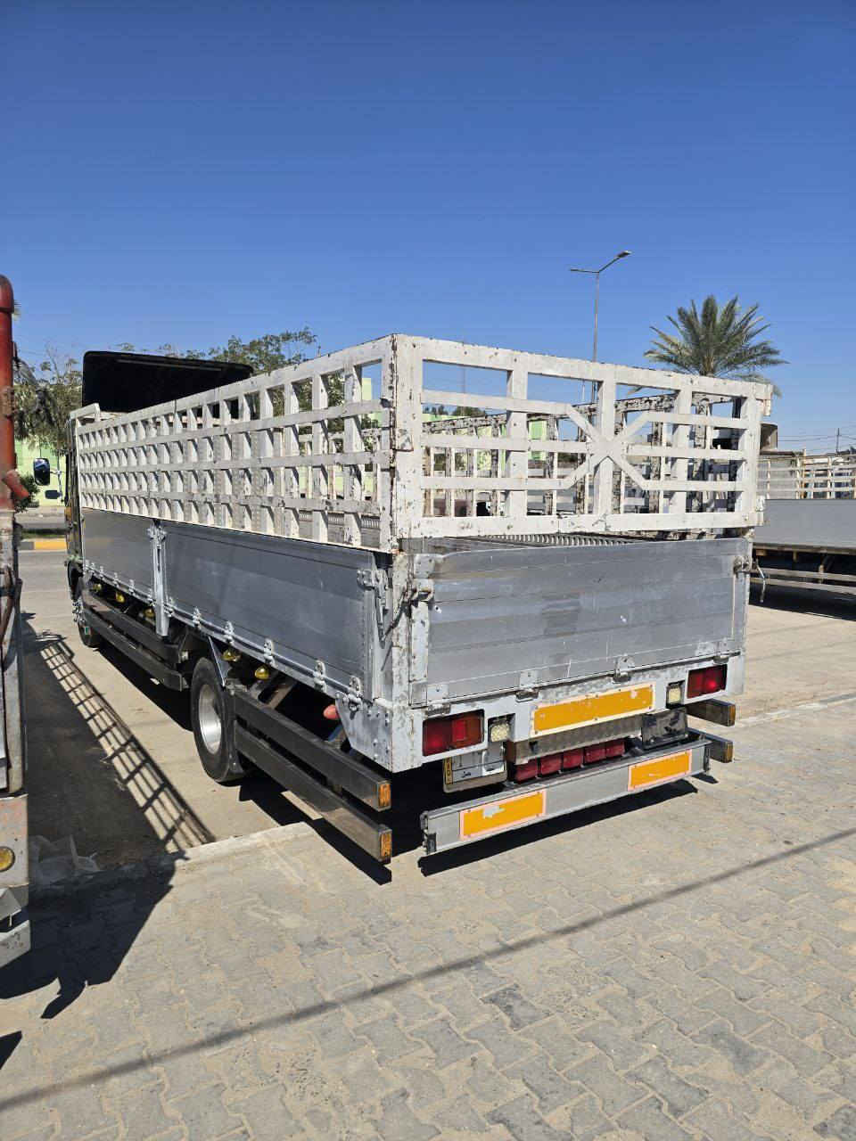 سلام عليكم هينو شيطان سته وربع منزل موديل 2003 اصل مداور ثاني يوم السياره جديده ومكفوله رقم نجف مكينه لا صرف ولا بخار السعر 280وبيهه مجال مكان السياره كربلاء المقدسه رقم الهاتف ***********
