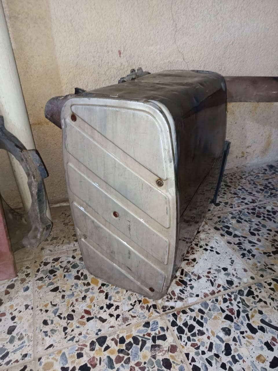 السلام عليكم  البيع صندوك استيل سعره 250وبي مجال وصالانصه مال مان250وبيه مجال  ***********
