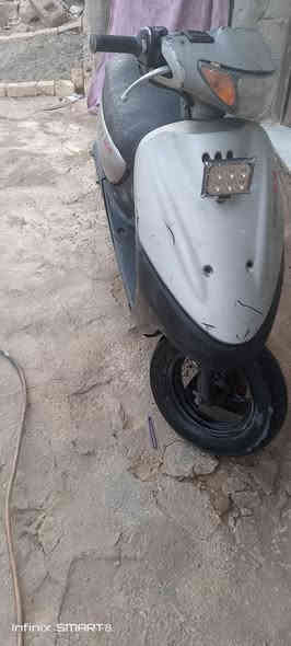 السلام عليكم دراجة منغولي للبيع ما ناقصهة شي بس باتري كهربائيات ملهى شغالة هندر واحد تشتغل مكينة بلادي ما مفتوحة السعر 225المكان الرميثة ***********
