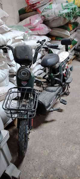 ماطور للبيع نظيف حيل بس مابي  بطاريات
***********
 السعر ١٥٠ وبي مجال
