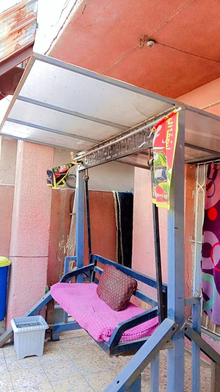 السلام عليكم ورحمة
مرجوحة  قويه درجه اولى تفصال وقويه 
السعر 150 وبيها مجال بسيط 
المكان البصره القبله خلف البريد 
رقم الهاتف واتساب ***********
