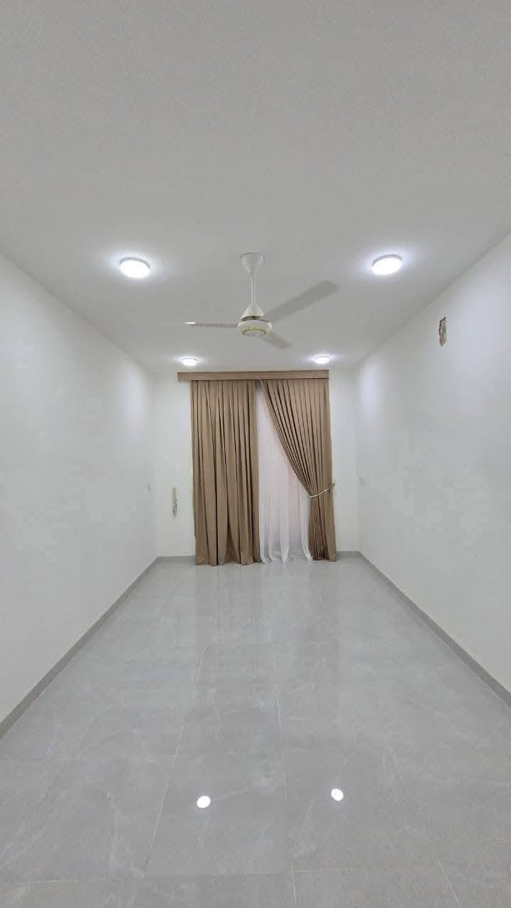 بيت اللبيع للبيع – فرصة مميزة في كربلاء 🏠

📍 الموقع: قرب فندق البارون – مجمع جار البارون
📐 المساحة: 114 متر مربع
🏢 عدد الطوابق: طابقين
🛏️ عدد الغرف: 4 غرف نوم
🛋️ الحالة: مؤثث بالكامل – بناء جديد لم يُسكن بعد

✨ مواصفات البيت:

تشطيب وتأثيث درجة أولى

تأسيسات حديثة وصحيحة 100%

الشارع عريض (10 أمتار)

كافة الخدمات متوفرة: تبليط، مجاري، ماء، كهرباء

✅ جاهز للسكن الفوري بدون أي تكاليف إضافية

📞 للأستفسأر اتصل واتساب ***********
*********** كربلاء, العراق
