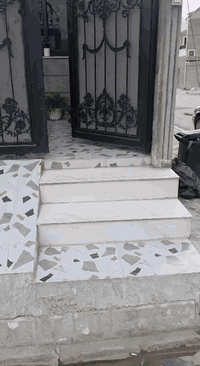 دار للبيع طابو صرف 100 متر مربع قاطين حي العسكري 77 بلخدمات على شارع 20 متر ركن . قاطين الارضي نقص سقوف ثانويه فقط والثاني نقص جص وكهربائيات . 
الاتصال 
***********
***********
