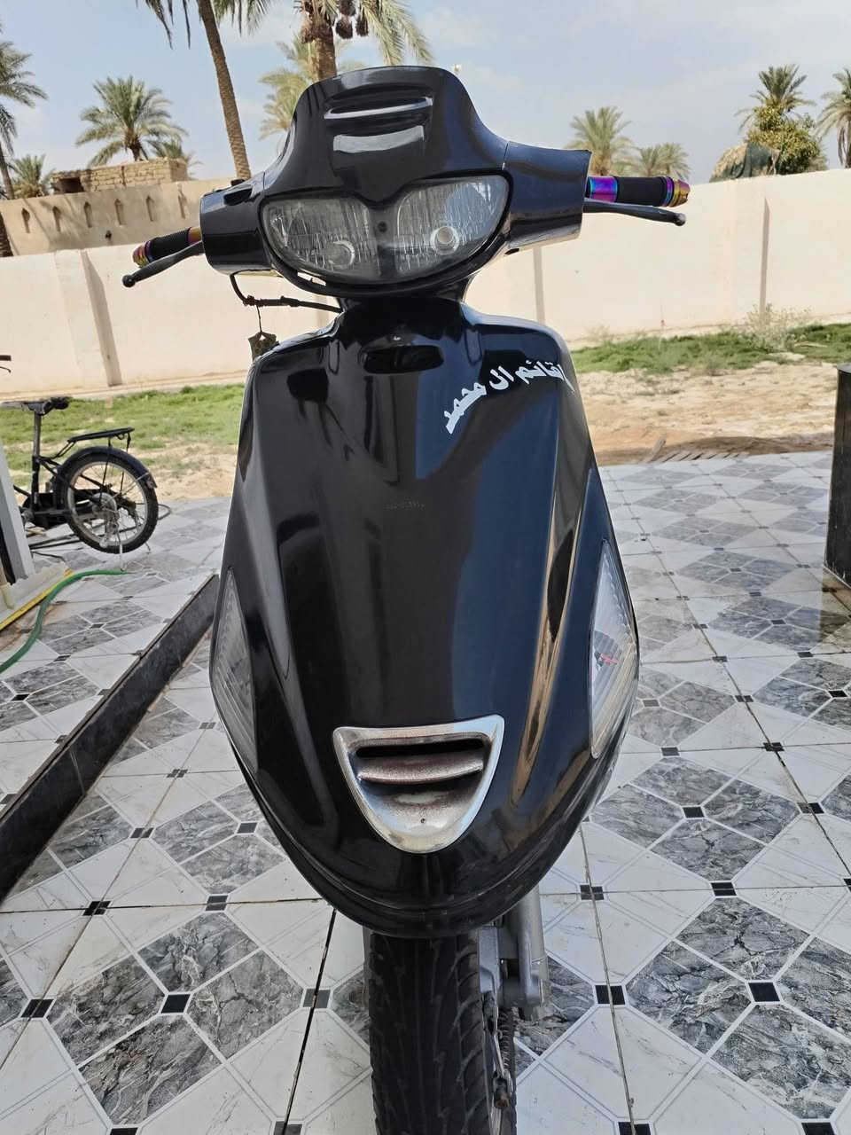 سلام عليكم دراجه فراشه فحل البيع محرك ماكس ما مفتوح شرط دراجه كرستال ختهم واحد سلف هندر السعر 550وبيه مجال الشراي راسني  واني خادم  الشراي ***********
