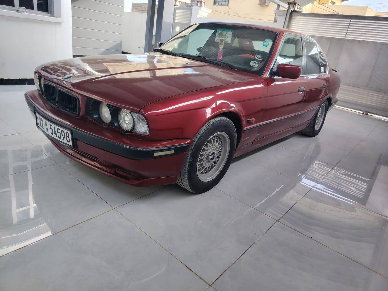 بي ام   525.
موديل  1992 
رقم اربيل انكليزي  شرط التحويل والوكاله  
مكينه مسكر  مكفوله  
كير اوتوماتيك مكفول 
تخم تاير جديد  
ويل كب مع لسبير 
صدر امامي وخلفي جديد 
منضومة زنون  كامله  
سلايت شغال
غرفتها حلوه 
تبريد ثلج 
 
بيها منضومة غاز    وحاليا شغاله.  

كهربائيات كلها شغاله 

مصبوغه       بدون ضرر. 

السعر 55.وبيها مجال   

العنوان سامراء  

***********

