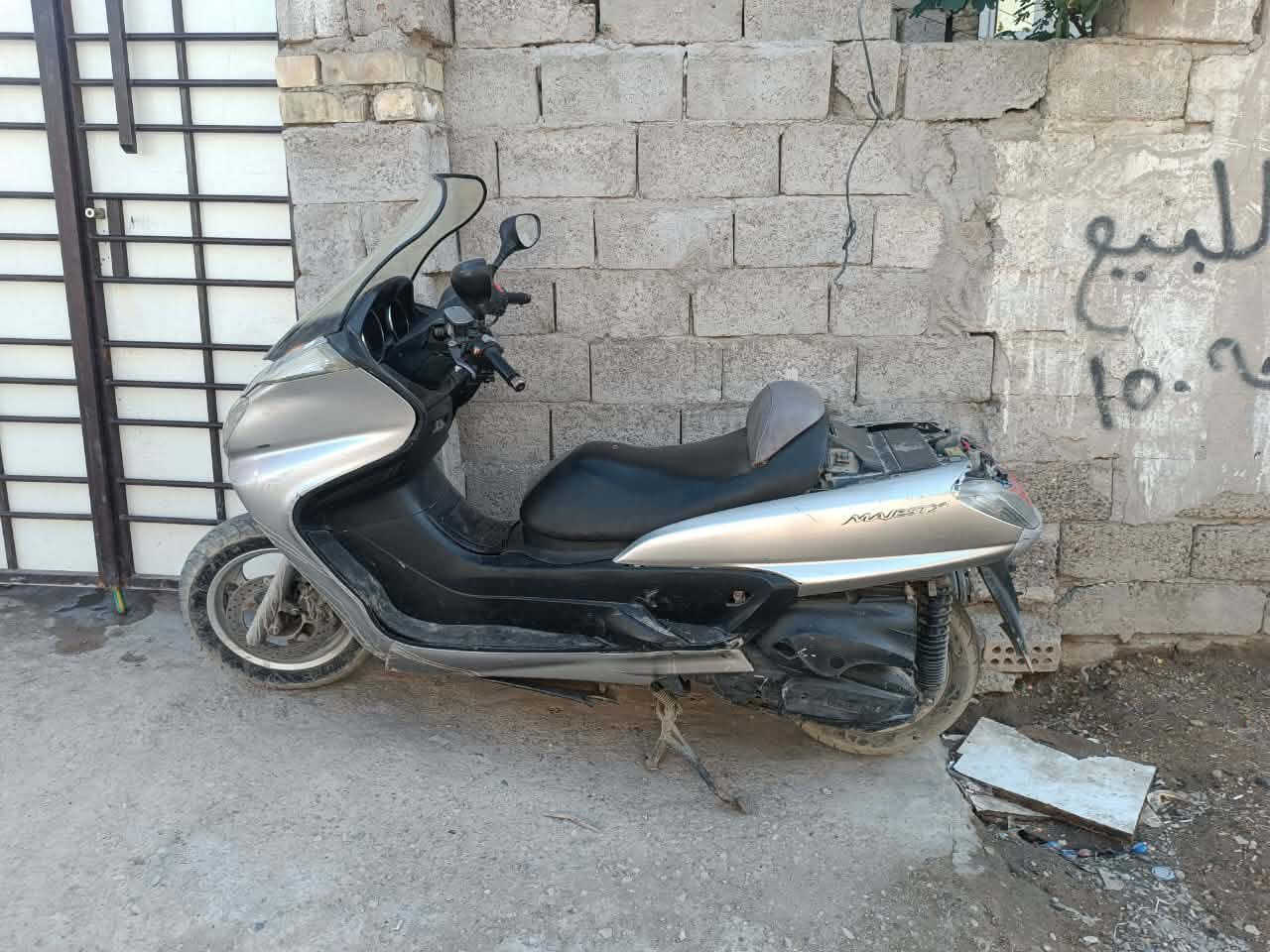 السلام عليكم دراجه ماجسته ام كراند كوم حديد عطلت وتركتهاحتاجيت فلوس واريد ابيع السعر 300 وترهم مراوس حسب القناعه *********** الدراجه كلشي كامل بيه المكان سلمان باك المدائن قرب بسمايه
