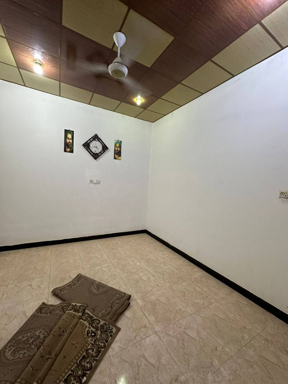 السلام عليكم بيت 100متر مربع العنوان ابو الخصيب العوجه يتكون من غرفه جبير وصاله وديوانيه ومطبخ حمام تواليت داخلي وتواليت خارجي
 طابو زراعي عراقي  للستفسار واتساب 
السعر 42 بي مجاال
***********

