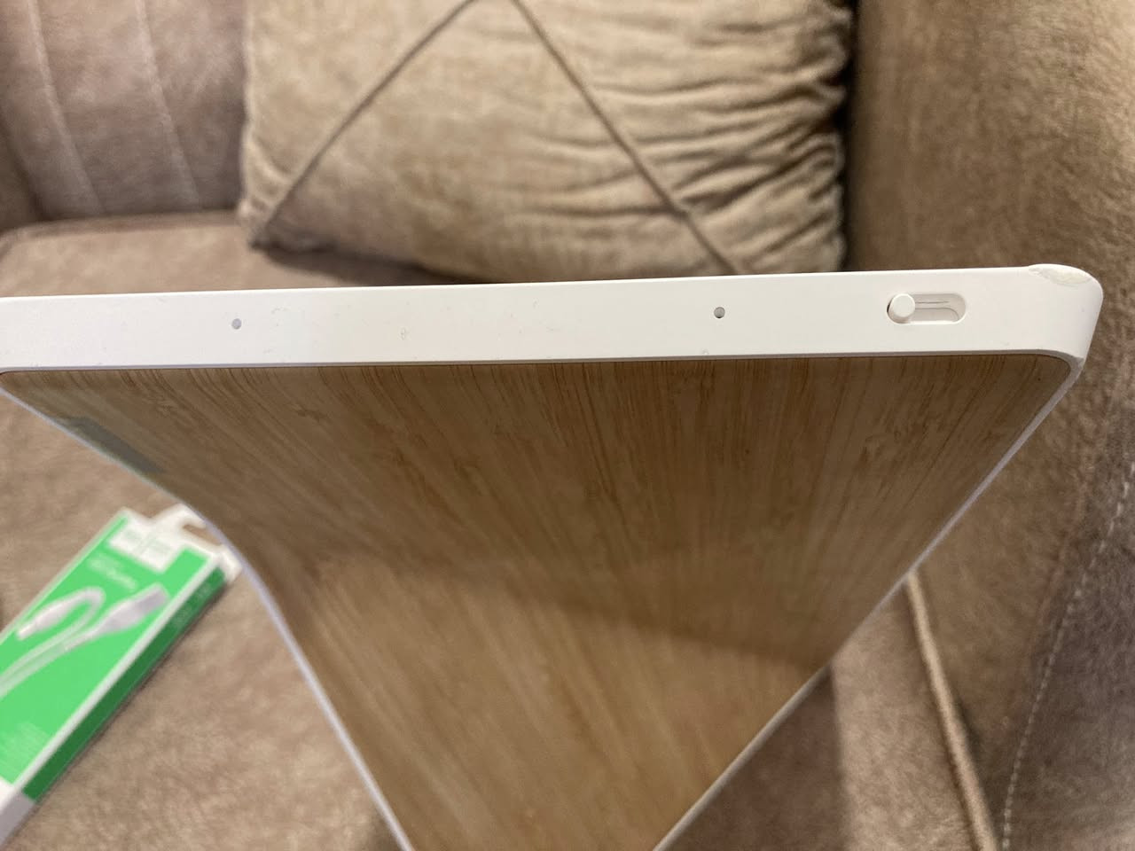 � للبيع – شاشة لينوفو 10 بوصة لمس (ملحقات فقط)
💻 المواصفات:

 • نوع الجهاز: شاشة لمس ذكية من لينوفو
 • حجم الشاشة: 10 بوصة
 • نظام التشغيل: أندرويد (حالياً عالقة بوضع العرض – Demo Mode)
 • المداخل: منفذ USB لنقل البيانات والشحن
 • المرفقات: شاحن + كيبل USB
 • حالة الجهاز: تعمل على وضع العرض فقط، النظام لا يمكن الدخول عليه حالياً
 • الاستخدام: مناسب للعرض التوضيحي أو تجربة التطبيقات على وضع الشاشة
 • التوصيل: لجميع المحافظات شامل السعر

💰 السعر: 50,000 د.ع شامل التوصيل

📞 للتواصل: ***********
