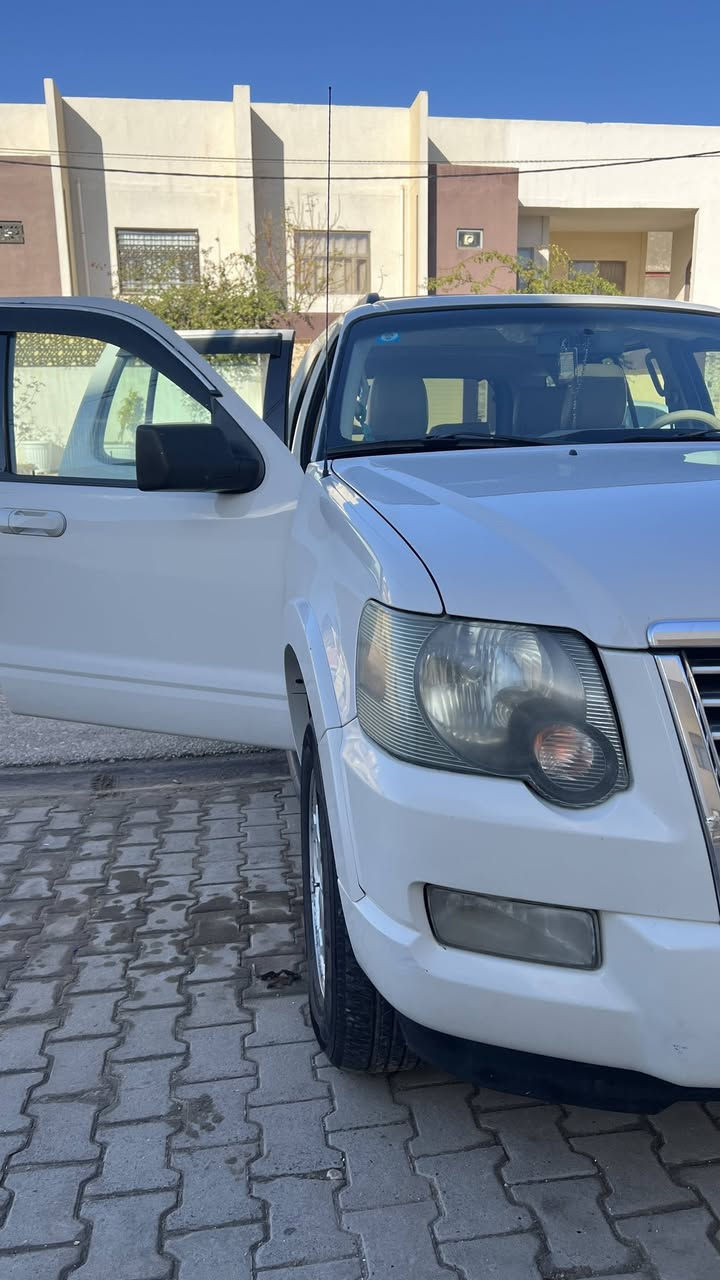 اللهم صل على محمد وال محمد
للبيع فورد اكسبلور موديل 2010 خليجي شركة نيفا 

السيارة مكفولة كفالة عامة 
لا بارد ولا صبغ كفالة عامة 

اضافة منظومة غاز 60 لتر ايطالي 

كشرها نضيف كلش احلى من الصور بهواي 

دواخل السيارة جلد بيجي غرفه نضيفه

فتحة بالسقف فول مواصفات 
كشنات كهرباء 

رقم بغداد انكليزي بأسمي مداور ثاني يوم 
سنوية ما ساقطه

مكينة بلاد 4000 لا تنقيص ولا تبخير 
كير بلاد 
ماشيه 183 

تخم تاير جديد 

مكاني نجف مجمع الاميرات السكني 

السعر 147 وبيها مجال بسيط 

***********
واتساب واتصال
