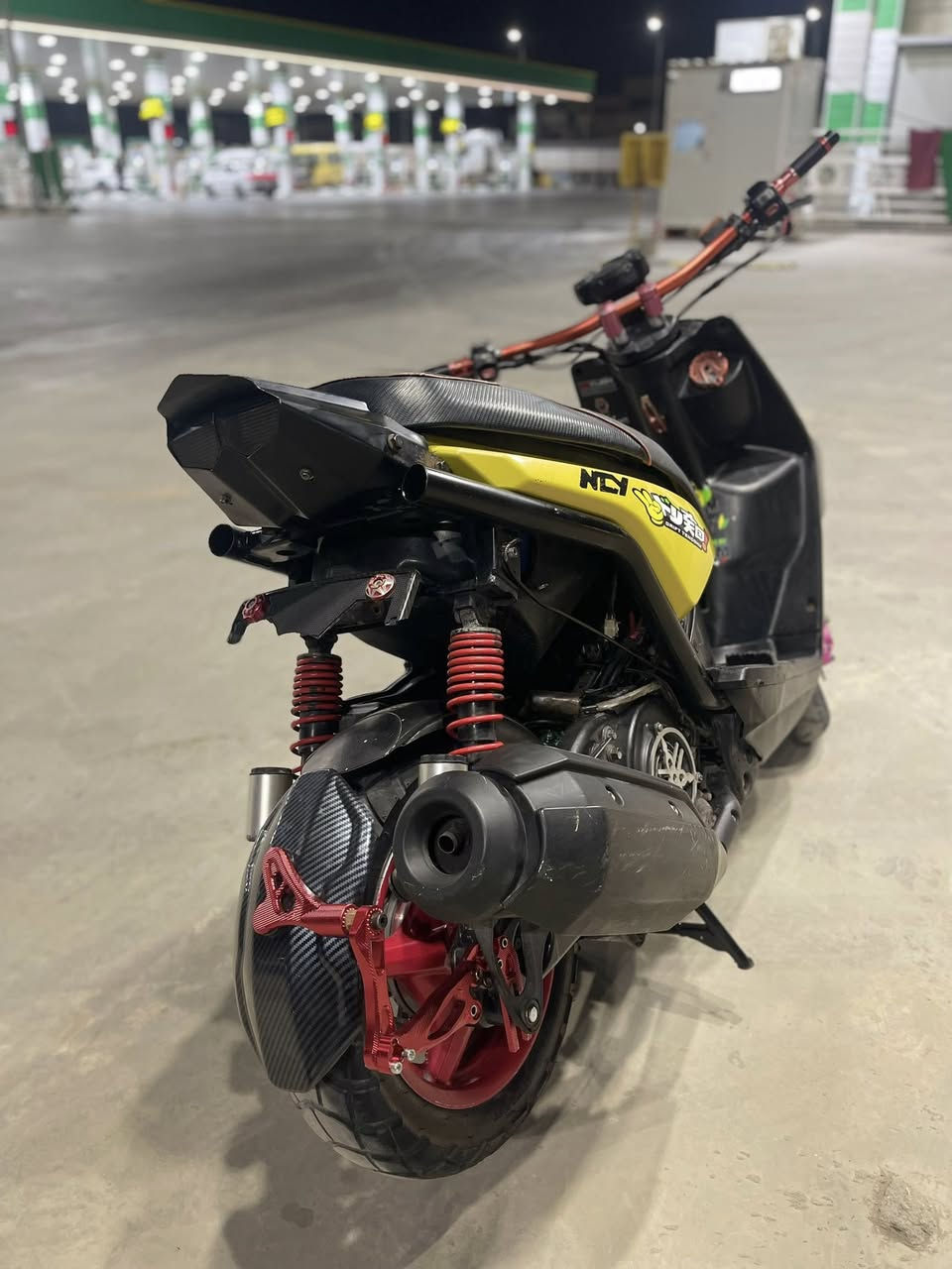 السلام عليكم
سكني جبلي 2013
لون اصفر واسود 💛🖤
ستيرن  رياضي kawasaki
يدات بريك TWPO
بكلايت R6
لايت ابيضّ واصفر  قوي 
دبل امامي Öhlins
جاملغ خلفي 
نوزل 8 زوف TMAX
باتري TMAX
كلجات رياض 
شلعةً ومعدل 
عداد كتروني
نكرة بكل وقت 
سماعات 🔊 داخل الصندوق جدن عاليات 
__________________________________________
⛽️بانزين فقط محسن 🩷
دهنً امزويل فقط 
——————————————————————————
للبيع 🛵

السعر  $(1300)
بي مجال قليل 

الاستفسار

 فقط واتساب ***********
 
مفتوح ***********

المكان حسينة الراشدية
