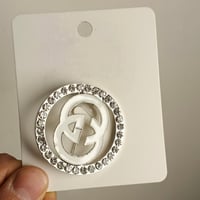 بروش ملكي • مرصع بزركون • توصيل العراق