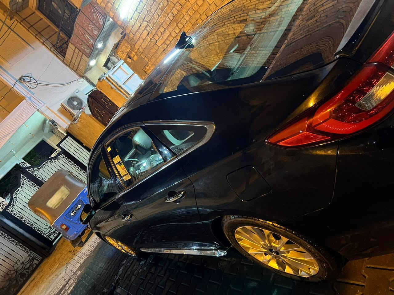 السلام عليكم سوناتا أمريكي 2015 فول*********** الفول Vip حادث فقط بنيد مبدل وبيهة شوية صبغ بجاملغ خلفي بدون ايرباكات محرك 2400gdi كير محرك صدر تايرات تبريد كلة كفالة جديد مواصفات السيارة معروفة كشنات جلد تبريد تدفئة كهرباء داخل صاج هيتر ستيرن كشن خزن بصمة تشغيل أبواب الصندوك ذكي لدات امامية خلفية بانوراما اشارة بلمري وبعد اكو مواصفات السيارة متعوب عليهة بدون نواقص السيارة احلى من الصور 
ماشية 114ميل 
مكان الزعفرانية شارع المعهد 
السعر 135$وبيهة مجال 
***********
