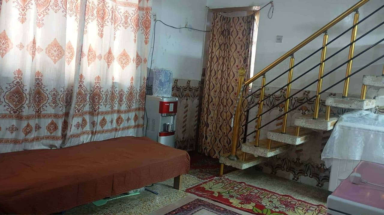 بسم الله الرحمن الرحيم                                                        للبيع مشتمل مساحة ٥٠ متر ركن طابق ونصف في حي ميسان منطقة ٢٢ موقع مميز قرب شارع عوده تفاصيل بناء صب وطابوق والارضية كاشي وسراميك وسقوف ثانوي تفاصيل غرفة نوم وصاله ومطبخ واستقبال وصحيات سعر ٧٥ مليون وبي مجال للاستفسار مكتب العبدلي للعقار موبايل *********** اطلب ونحن بلخدمة للاستفسار
