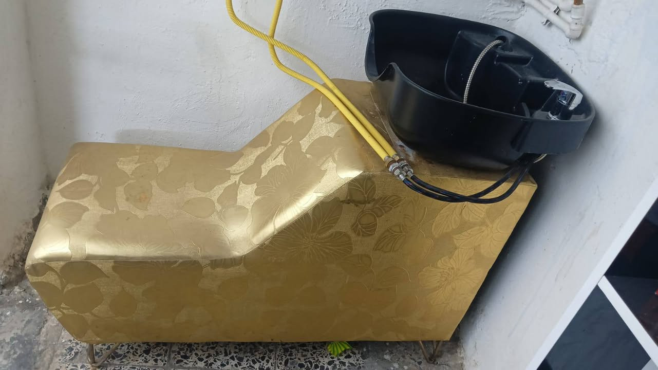 غراض صالون للبيع السعر‏‪((350(((‏‪***********‬‏ مع سخان جديد جهاز بخار اللتنظيف بشره حار بارد عربانه ميكب

