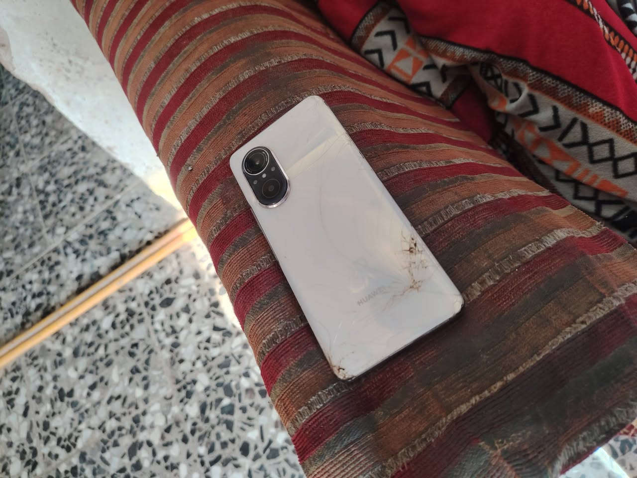 HUAWEI nova 9 SE
. ***********
الضهر مفطور او اكو فطر بل شاشه صغير ولا مبين
بوبجي  60 حقيقي سعر 100الف
التخزين / الرام: 128 جيجا مع 8 جيجا رام
الكاميرا: خلفية رباعية 108+8+2+2 م.ب. / امامية 16 م.ب.
الشاشة: 6.78 بوصة بدقة 1080x2388 بها ثقب صغير
نظام التشغيل: اندرويد 11
