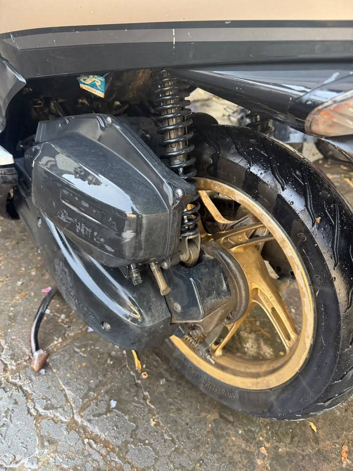 pcx 125 للبيع 
الفئه المميزه ام الويل الذهبي
كهربائيات كلها شغاله 
حساس ازدحام✅
استان كهربائي✅
شادلها منظومه جهاز انذار ✳️
بصمه تشغيل عن بعد✳️
ماشيه 59 الف حقيقي
بيها خيط تبخير والكفرات يرادلها ترتيب
السعر مليون وبيها مجال شي بسيط حك جيتك

***********
