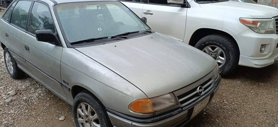 استرا موديل93
حجم16 مابيهاا طخه كله بلاد 
قطرة خياس ماكو.. كابون بانزين موجود 
گير محرك كله شرط .صدر كله جديد على أيدي 
سيارة مال بيت. مكان كركوك 
السعر 40
رقم الهاتف ***********
