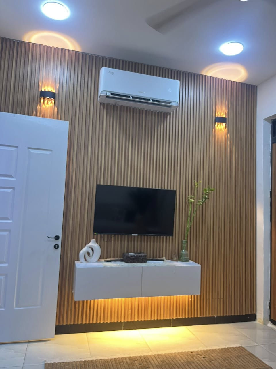 مرحبا بيت مساحته 50 متر الواجهة 5 النزال 10
صاله ومطبخ وصحيات والطابق الثاني بي غرفتين
 الدورة البعيثة
للبيع  العدل الثالث شارع مفتوح موقع مميز شارع عريض تنازل شركة القلعة البيضاء بسعر مناسب للتواصل مع هذا الرقم ***********
