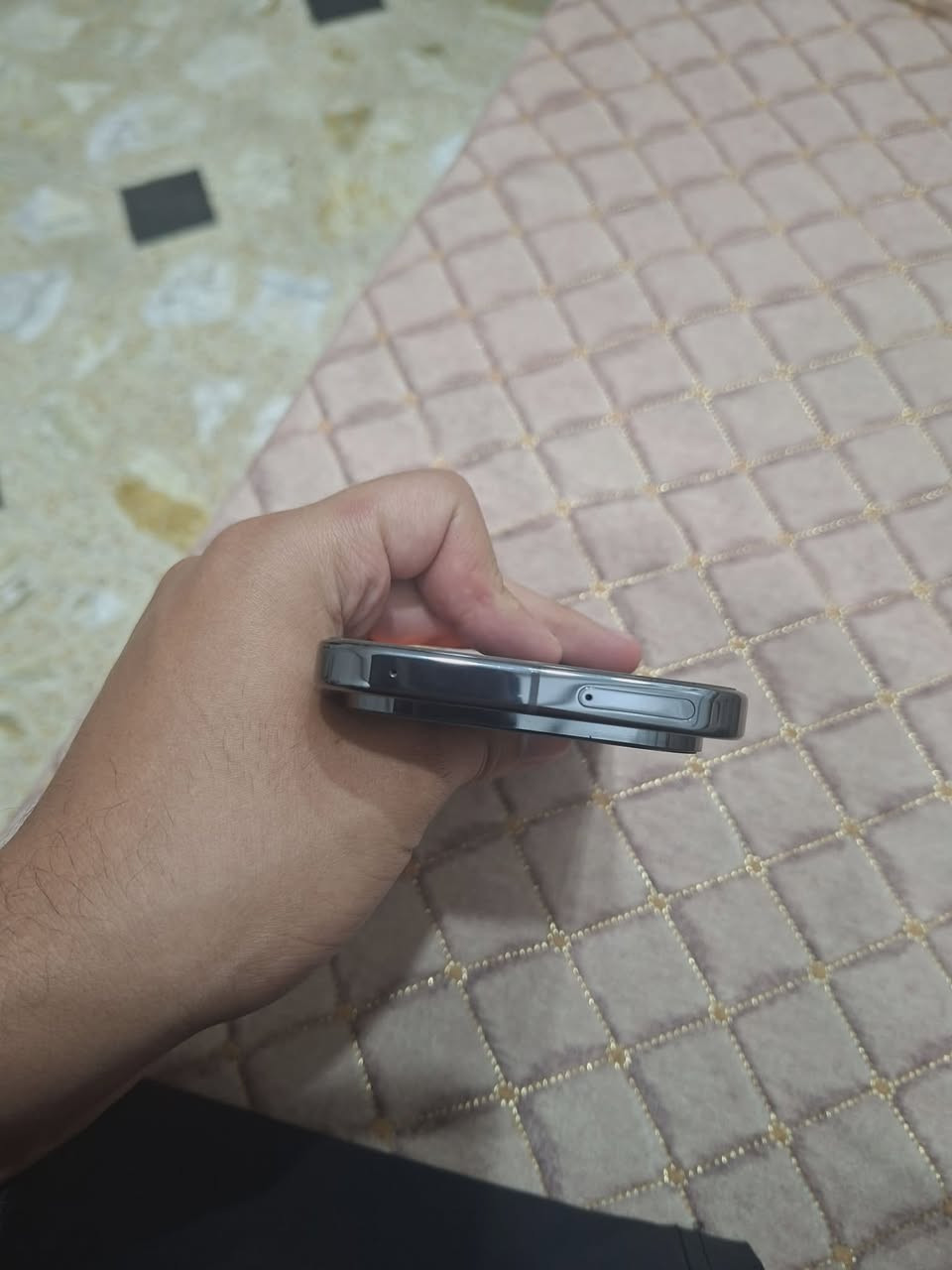 سلام عليكم كوكل بكسل 10 XLذاكره 256 جهاز كلش نضيف كل غراضه كامله كارتونه او ويا لزكه اضافيه عده الزكه الي بي او بي لزكه حمايه كامرات او كفرات 2 الابيض هذا من موصي اصلي وكاله مال كوكل سعره 50 دولار نضافه %100 السعر 1300 او بي مجال  للاتصال ***********  جهاز زلغ مابي
