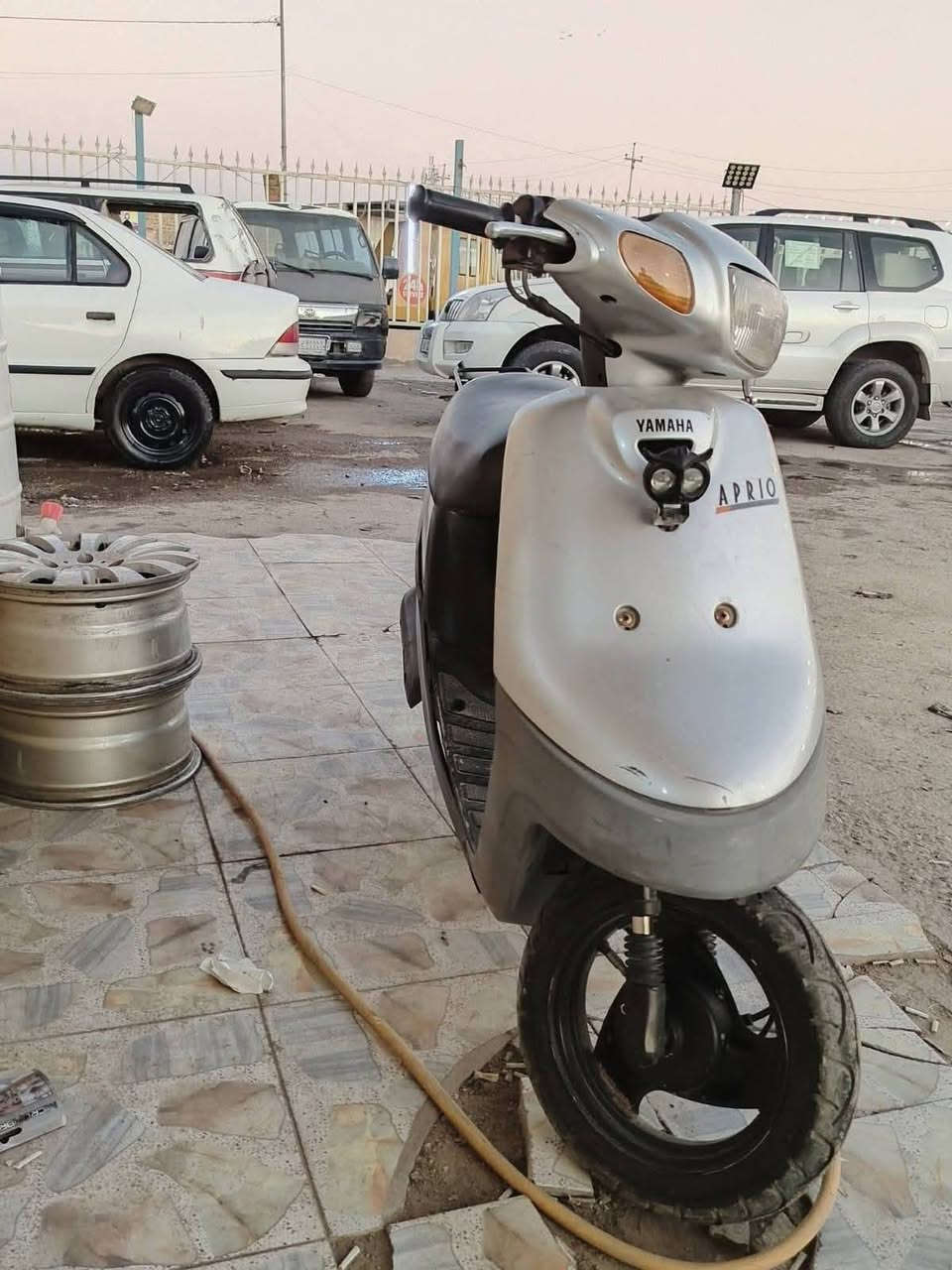 السلام عليكم دراجه بطه بيها صوت اكسن للبيع الدراجه أوراق اصولي بسمي الدراجه شلعه ومعدل  تخبل مفتوحه مره وحده مكينه ناعمه الدراجه شغاله لايت بك لايت اشاير هندر نكره وحده السلف عوزه راجز السعر 325 وبيها مجال الهاتف *********** الشراي يتصل ويدلل
