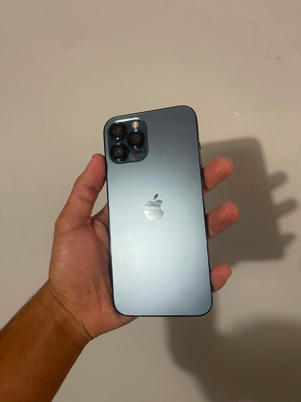 📱 للبيع: iPhone 12 Pro Max (بسعر لقطة في بغداد)
جهاز ايفون 12 برو ماكس بمواصفات ممتازة ونظافة عالية، متوفر الآن للبيع المباشر.

⚙️ المواصفات والخصائص:

• الذاكرة: 256 جيجابايت.

• البطارية: 100% (مبدلة أصلية تفصيخ من جهاز ثانٍ، أداء مثالي)بالحاسبه تقره اصليه normal

• الشاشة: مبدلة أصلية تفصيخ (ألوان وسلاسة الوكالة، مو تجارية).بالحاسبه تقره اصليه normal 

⚠️ ملاحظة صريحة (إبراء للذمة):

• الفيس آيدي (Face ID): متوقف بسبب التحديث الأخير فقط (توقف والجهاز شغال طبيعي وبأعلى كفاءة)
مرات يشتغل طبيعي ومرات لا مايشتغل كل شيء موضح بالصور 

💵 السعر:

• 300 ألف دينار عراقي (سعر قفل ولقطة مقارنة بالمواصفات والذاكرة).

📍 الموقع:

• بغداد / الكرخ - قرب سالم دعبول

للتواصل خاص


**إذا كنت صاحب هذا الإعلان وتريد حذفه لأي سبب، رجاءا أرسل رسالة إلى الدعم الفني**
