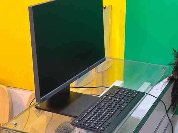 السلام عليكم حاسبة مكتبية لبيع شغالة علئ الفحص  زلخ مابيه طك كارتون 
الموصفات هارد ssd256 رامات 8 معالج cor15i الجيل 11

ملحقات كاملة شاحنة وكيبورد وماوس الحاسة نضيفة كلش
تجي وتفحص اي خللل بيه تاخذه وتروح بلاش 
السعر 900 سعره مناسب حيل اسل وشوف 
لتصال ***********
